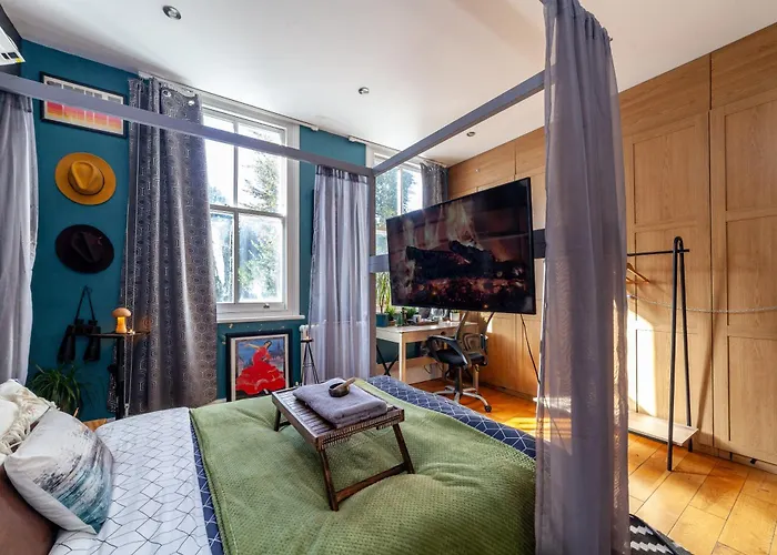 Master En - Suite Townhouse Double With Garden & Hot Tub